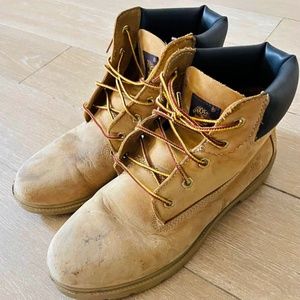 Timberland Classic Men 7 or Women 8